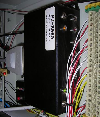 Parallel I/O module mounted in the rack box
