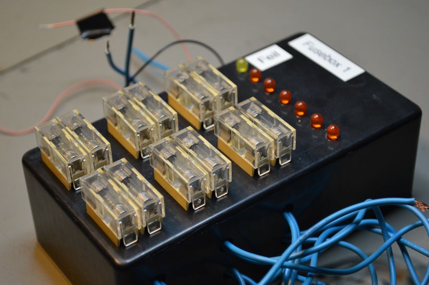 Monitored fuse box, 6 channels