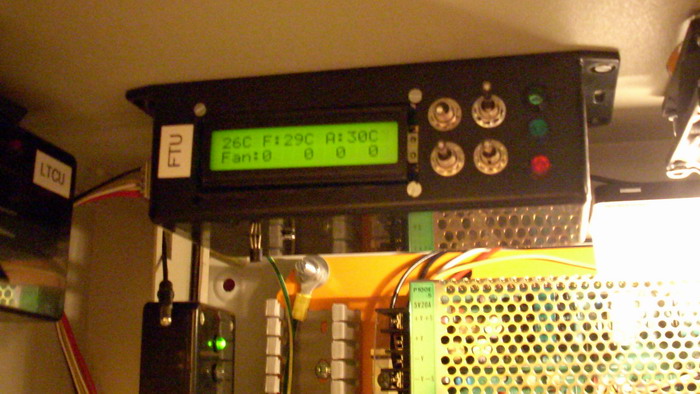 Fan controller mounted in the rack box