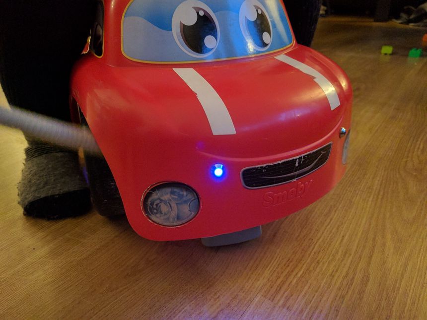 Mounting blue emergency LEDs on kids' walking car