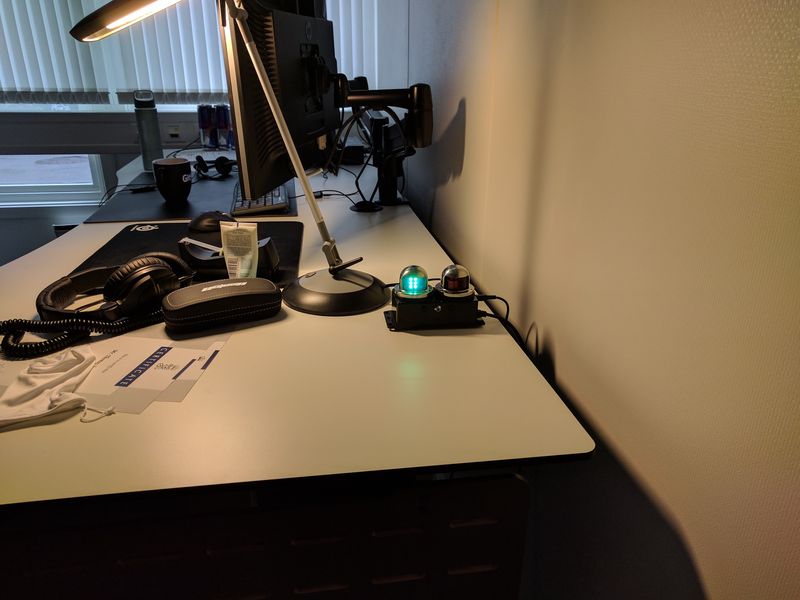 Lync status light on computer desk, green light lit