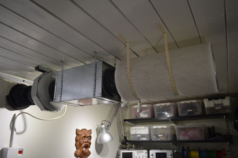 Duct fan with noise-trap and active carbon filter, suspended from ceiling