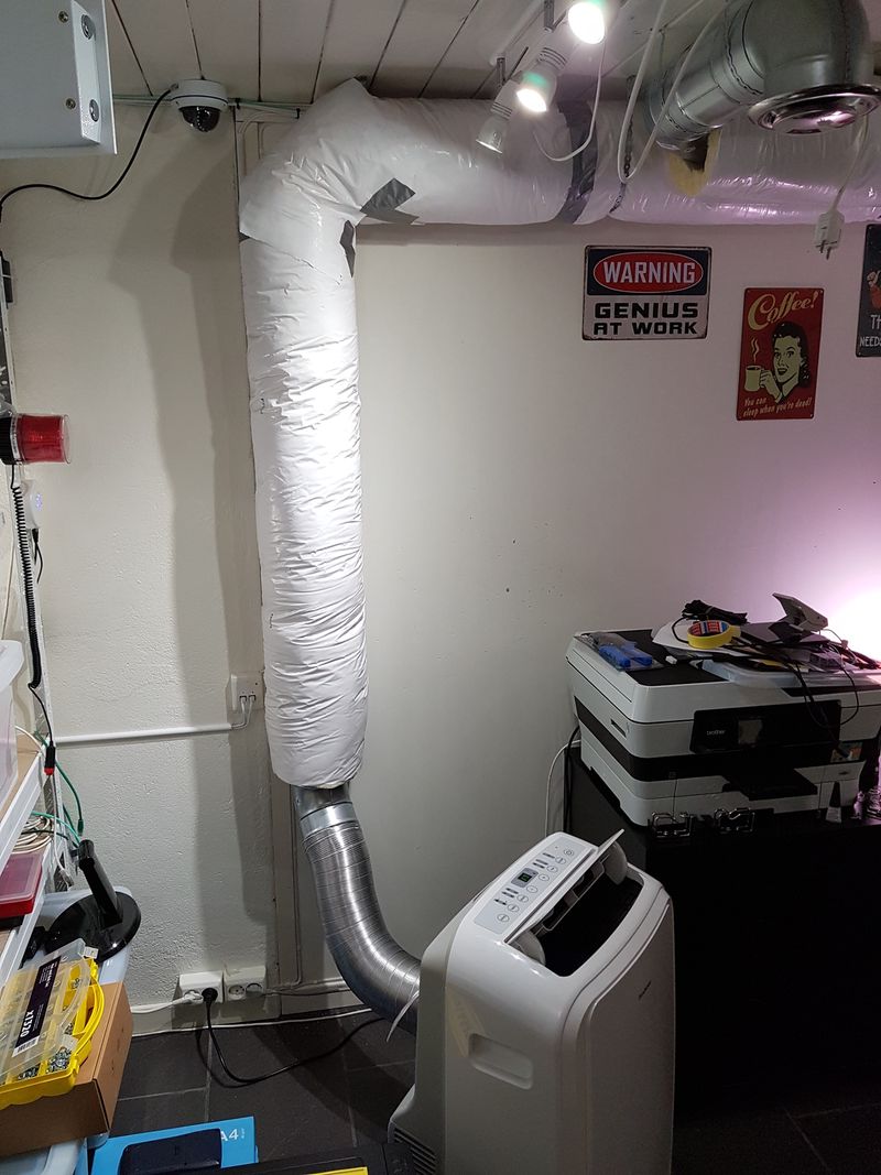 Portable AC exhaust connected to insulated duct