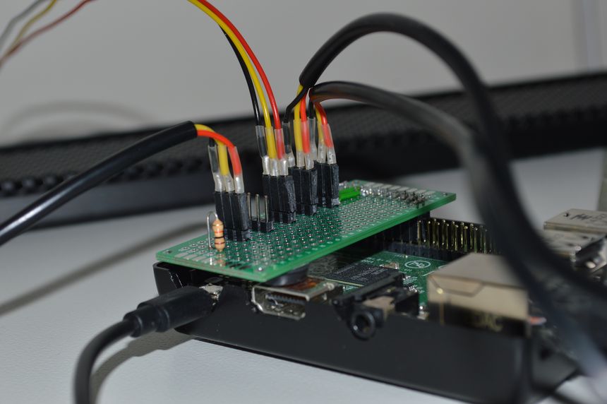 Raspberry Pi with DS18B20 temperature sensors