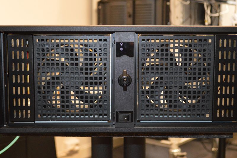 Two 2×3.5&quot; disk bays, with 120mm fans
