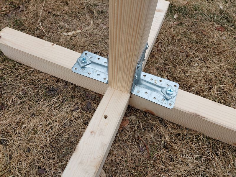 Foot for the stand, mounted with angle brackets