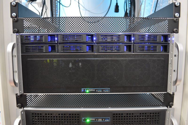 Computer mounted in server rack