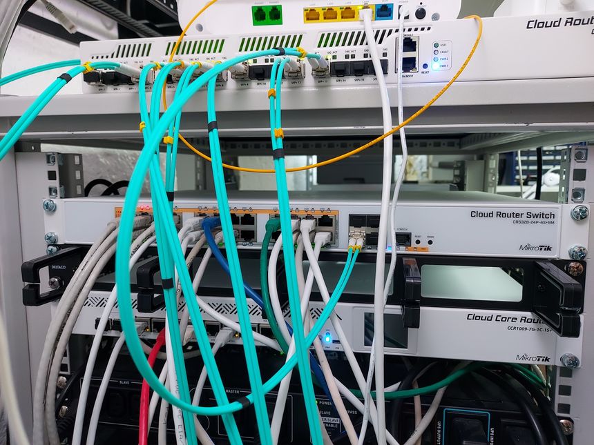 Replacing Unifi switches with MikroTik