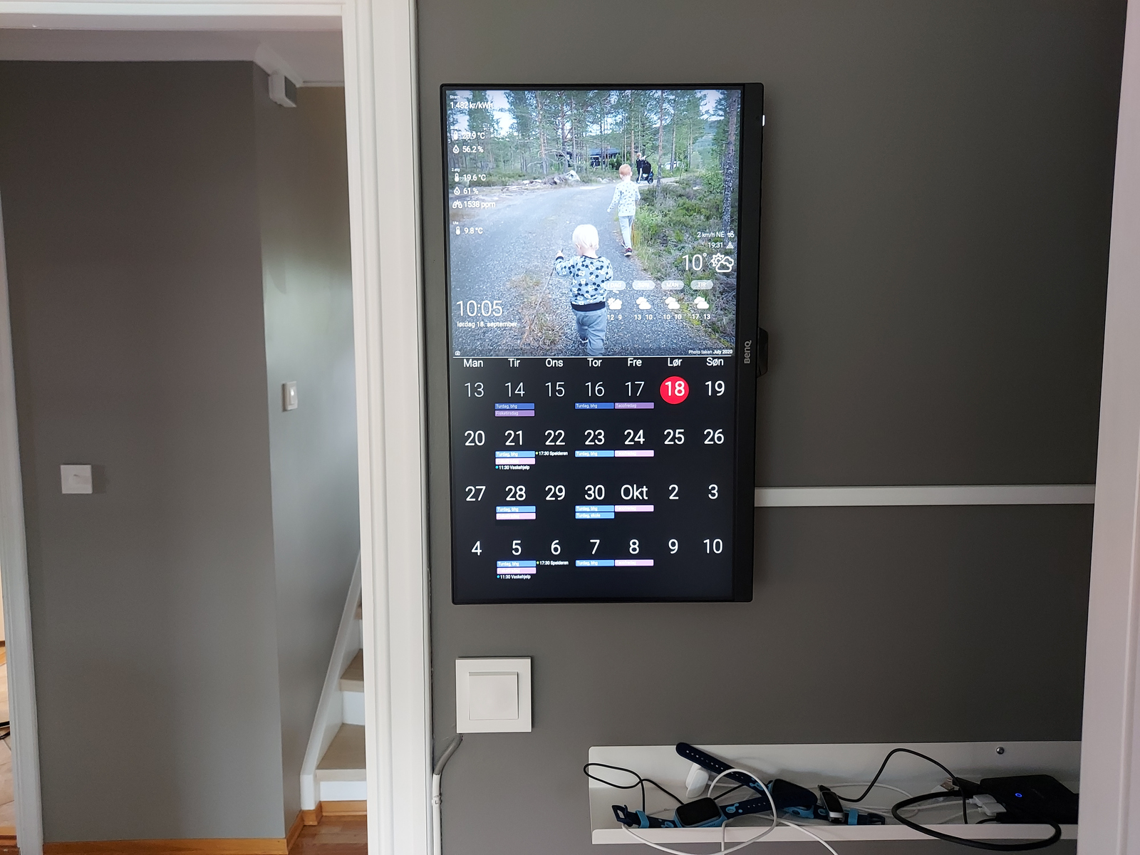 Anybody use a touchscreen wall display like Dakboard?