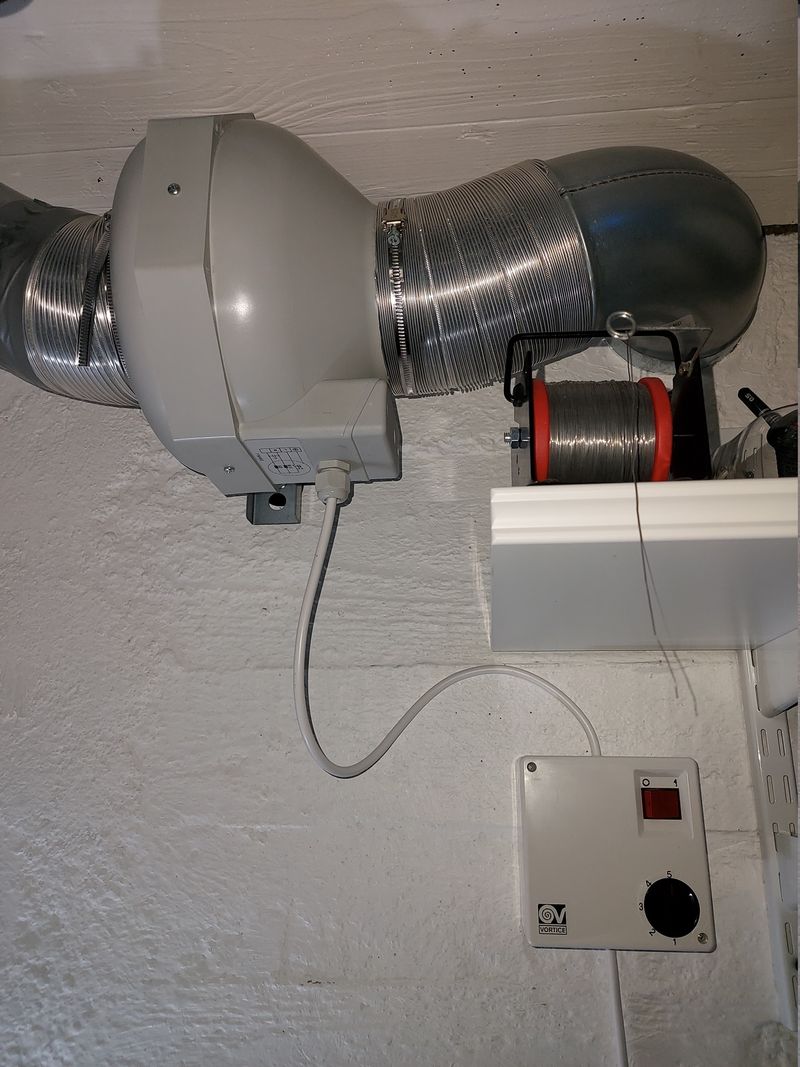 Backward centrifugal extractor and controller
