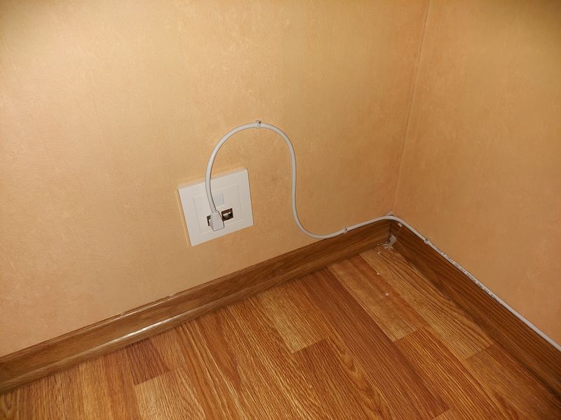 Outlet with angled patch cable
