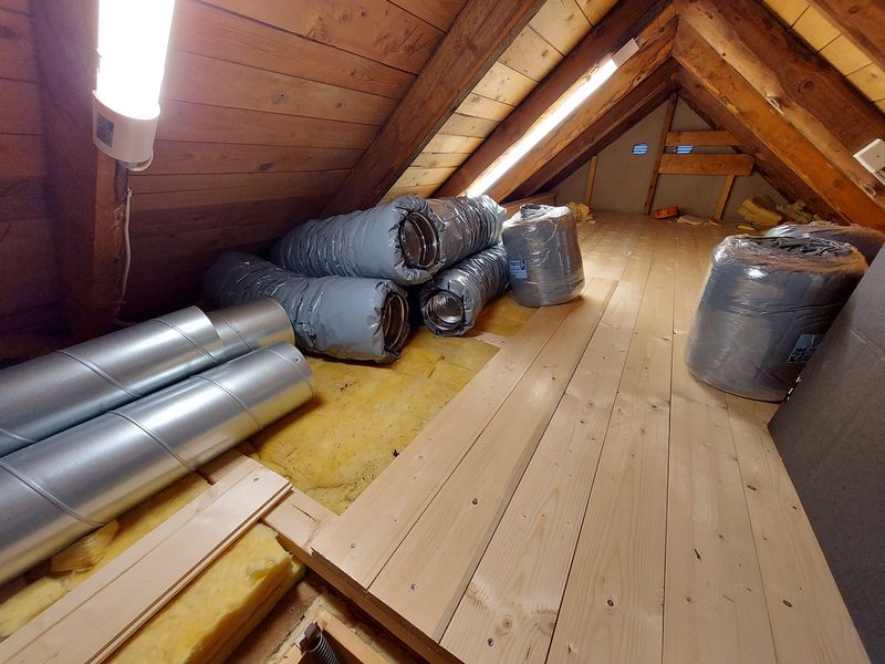 Spiral ducts and noise traps on attic