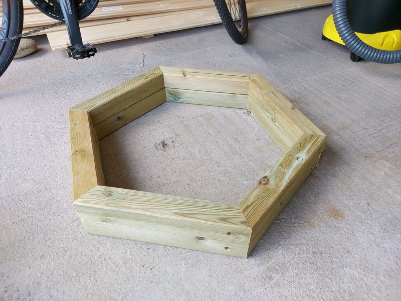 Two hexagons with 48×48 mm timber