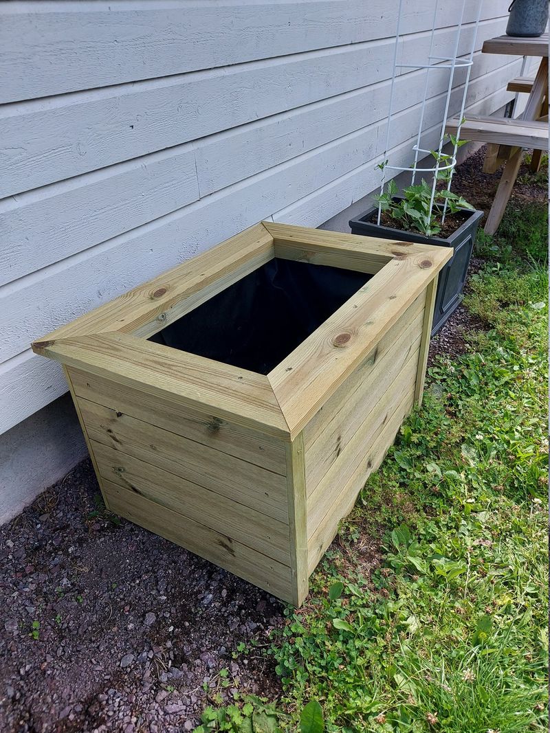 Planter box complete — in its final destination