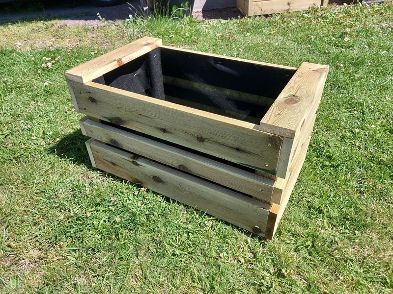 Planter box complete