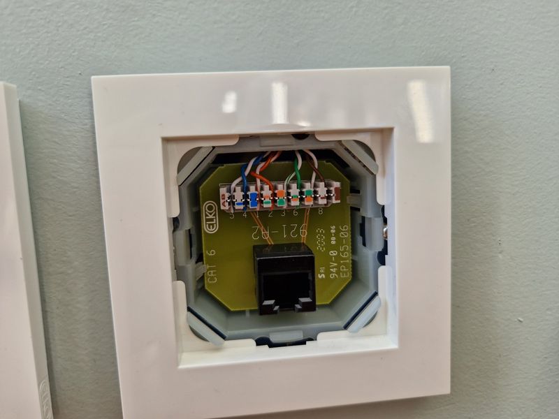 Terminating CAT6 in network wall outlet